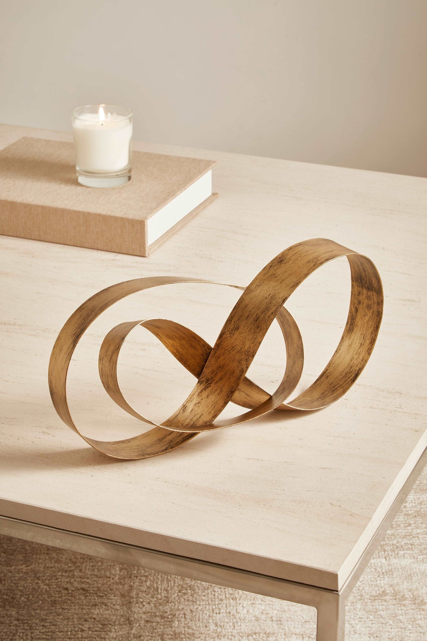 Escultura Metálica Ouro Envelhecido