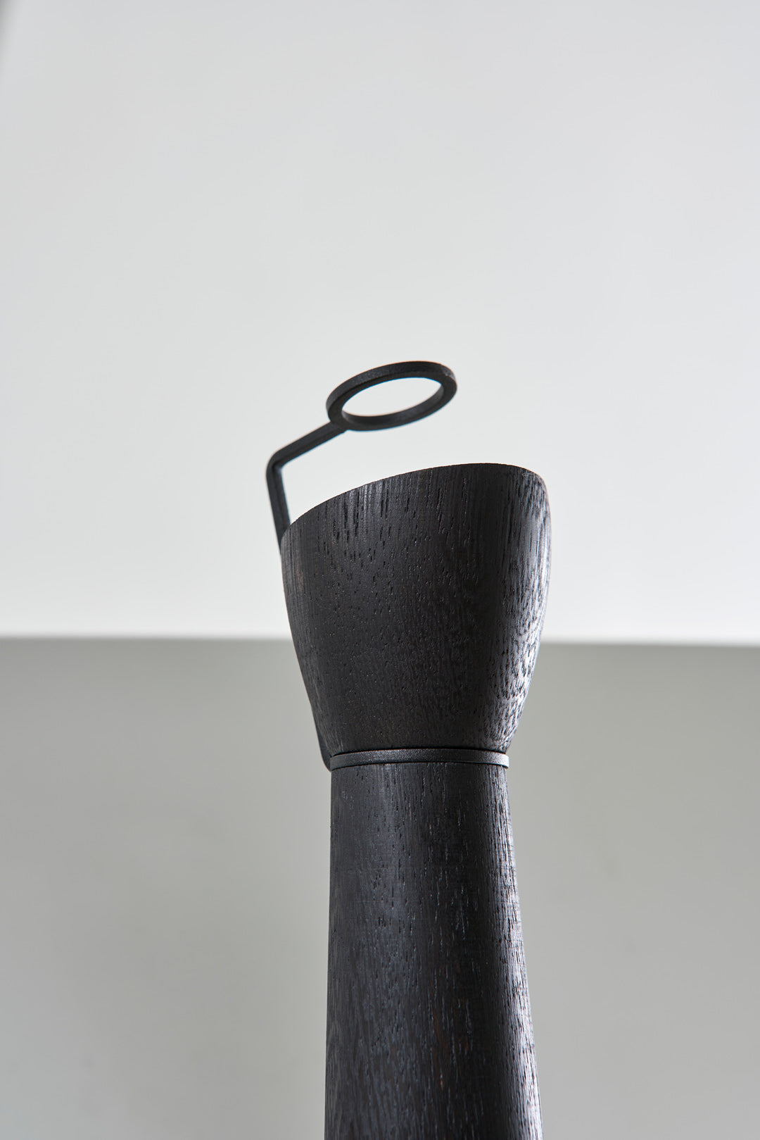 Coleção Figa - Vaso PP - Madeira Ebanizada