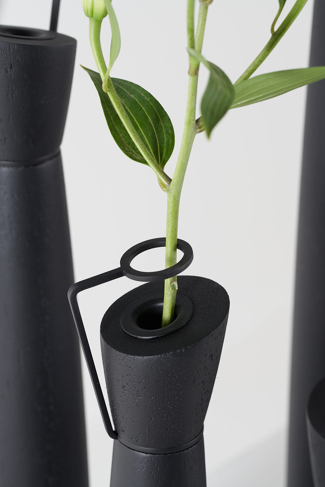 Coleção Figa - Vaso PP - Madeira Ebanizada