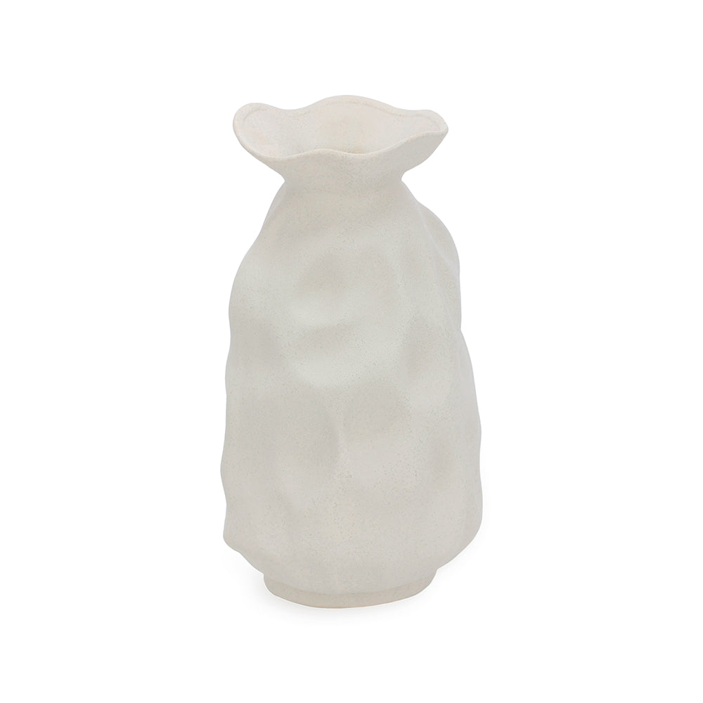 Vaso decorativo em cerâmica com ondulações branco N.02 da Hiyo, peça artesanal com acabamento orgânico