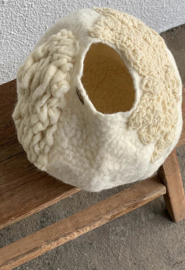 Vaso Bochincho G da Hiyo em vista alternativa, lã natural artesanal
