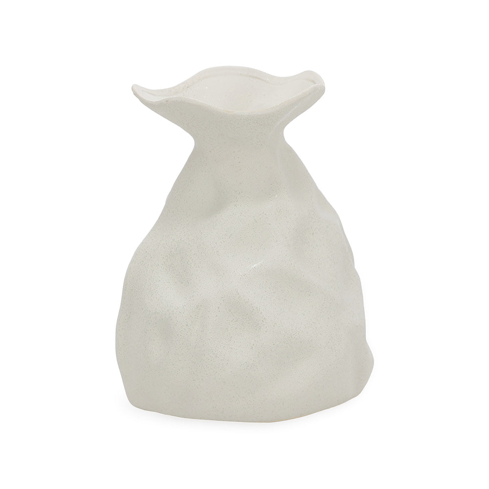 Vaso decorativo em cerâmica com ondulações branco N.01 da Hiyo, peça artesanal com acabamento orgânico