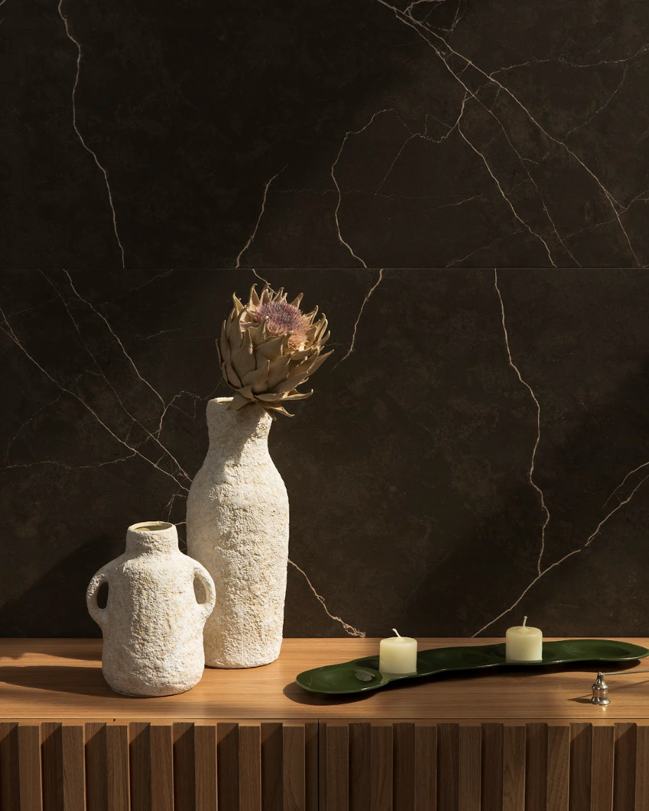 Vaso Mediterrâneo GG da Hiyo em vista alternativa, cerâmica branca da coleção Chert