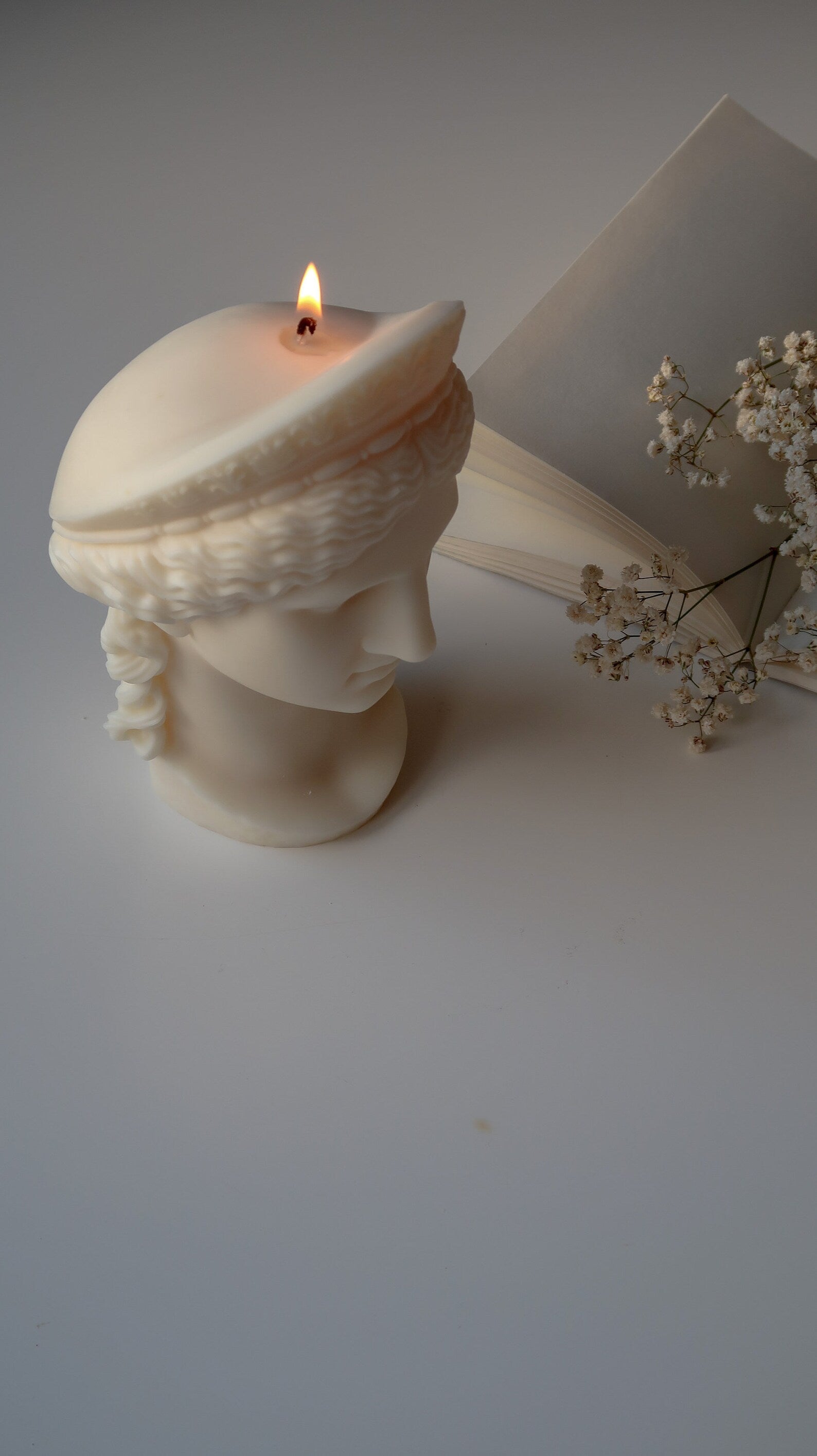 Vela Decorativa Branca Busto Hera
